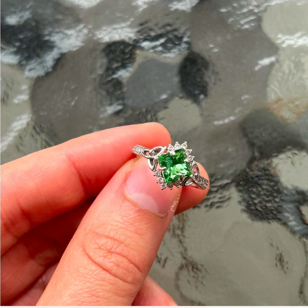 💍GORGEOUS GREEN DIAMOND RING! - Picture 5 of 5